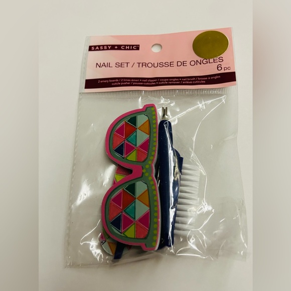 Sassy + Chic Other - New Sassy + Chic Purple Nail Grooming Kit 6 Pieces Home or Travel Great Gift